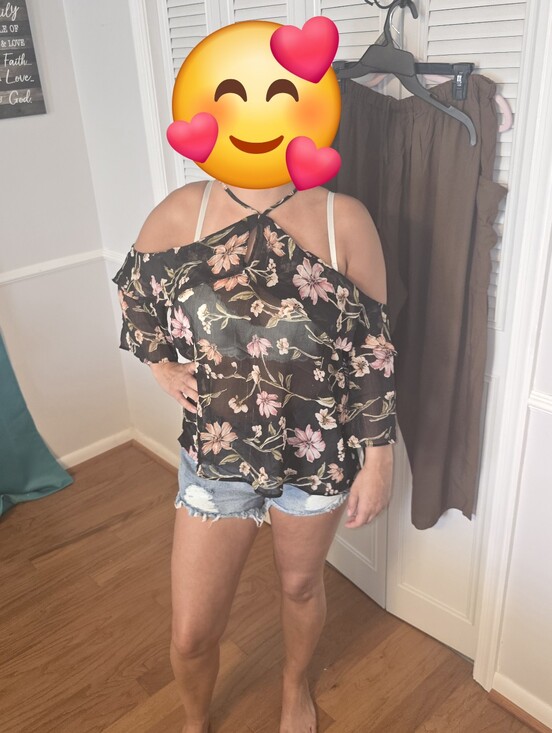 iris Tops - Floral Ruffle Cold-Shoulder Top - Black with Pink/Peach Flowers